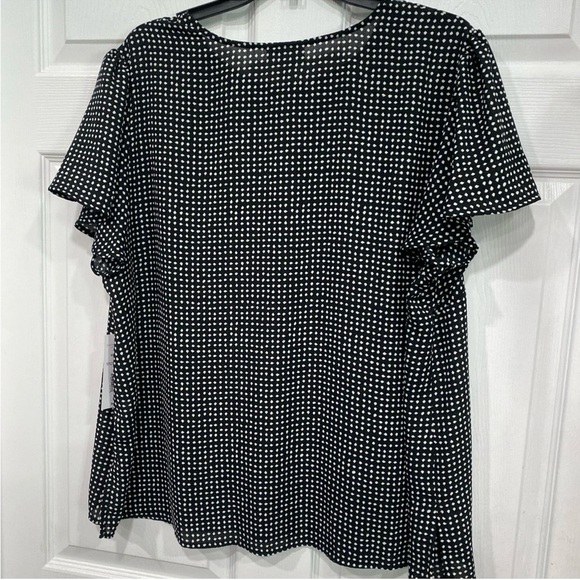 Ladies Blouse-black Dots-Liz Claiborne-short Sleeves
NWT - Picture 3 of 12